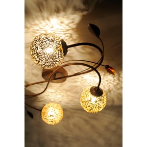 Paul Neuhaus Greta Deckenleuchte, 4-flammig, rostfarben mit goldenen Leuchtkugeln.