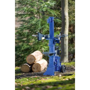 Blauer LUX Holzspalter HSP-6/2700 A (6 t) mit Holzstämmen im Garten.