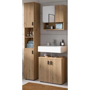3-teiliges Badmöbel-Set Livia in Eiche, bestehend aus Hochschrank, Spiegelschrank und Waschbeckenunterschrank.