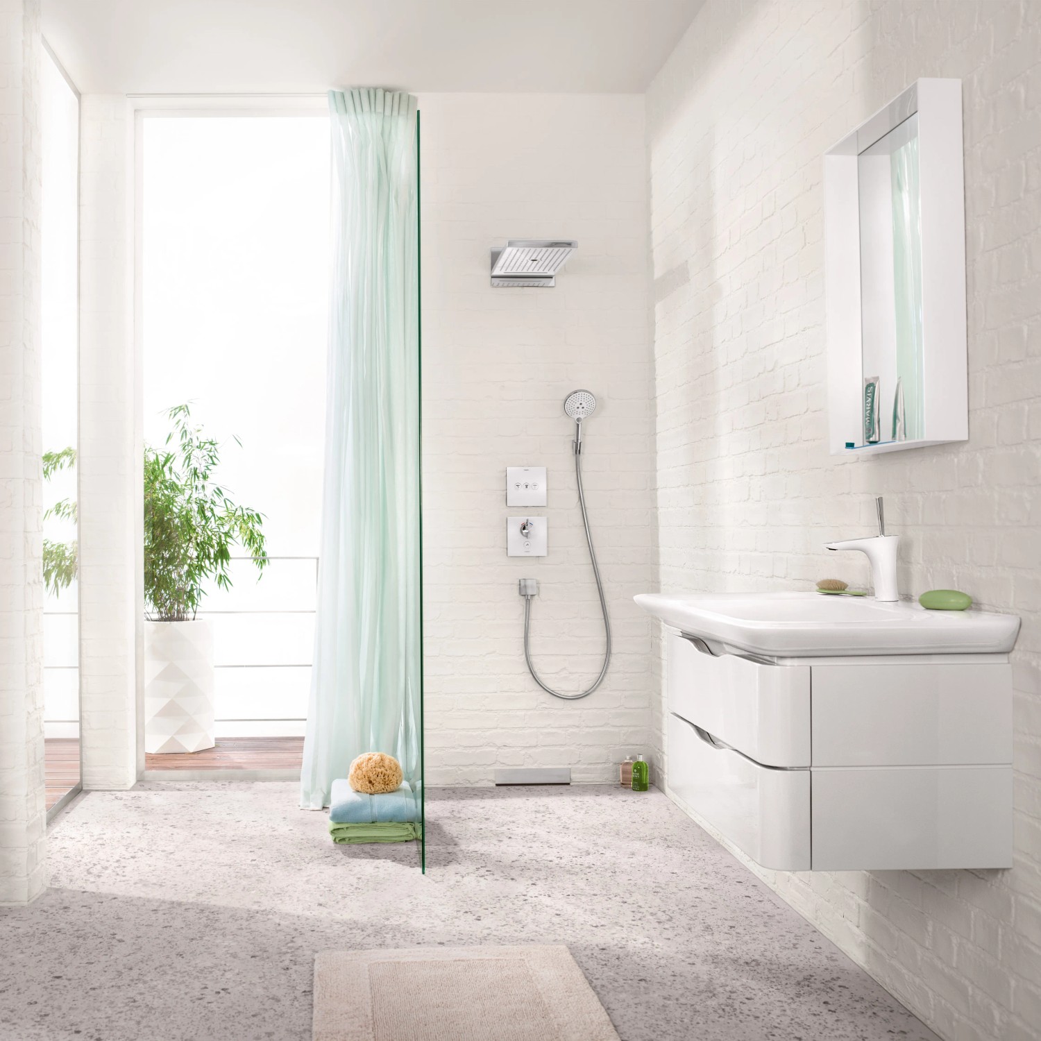Hansgrohe Isiflex Brauseschlauch 160 cm Chrom im modernen Badezimmer.