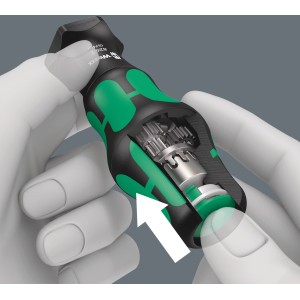 Wera Schraubendreher-Set Kraftform Kompakt Turbo 1 mit Getriebe im Einsatz.