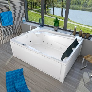 Weiße AquaVapore Whirlpool Badewanne 180x135cm mit Armaturen und Nackenkissen vor Fenster.