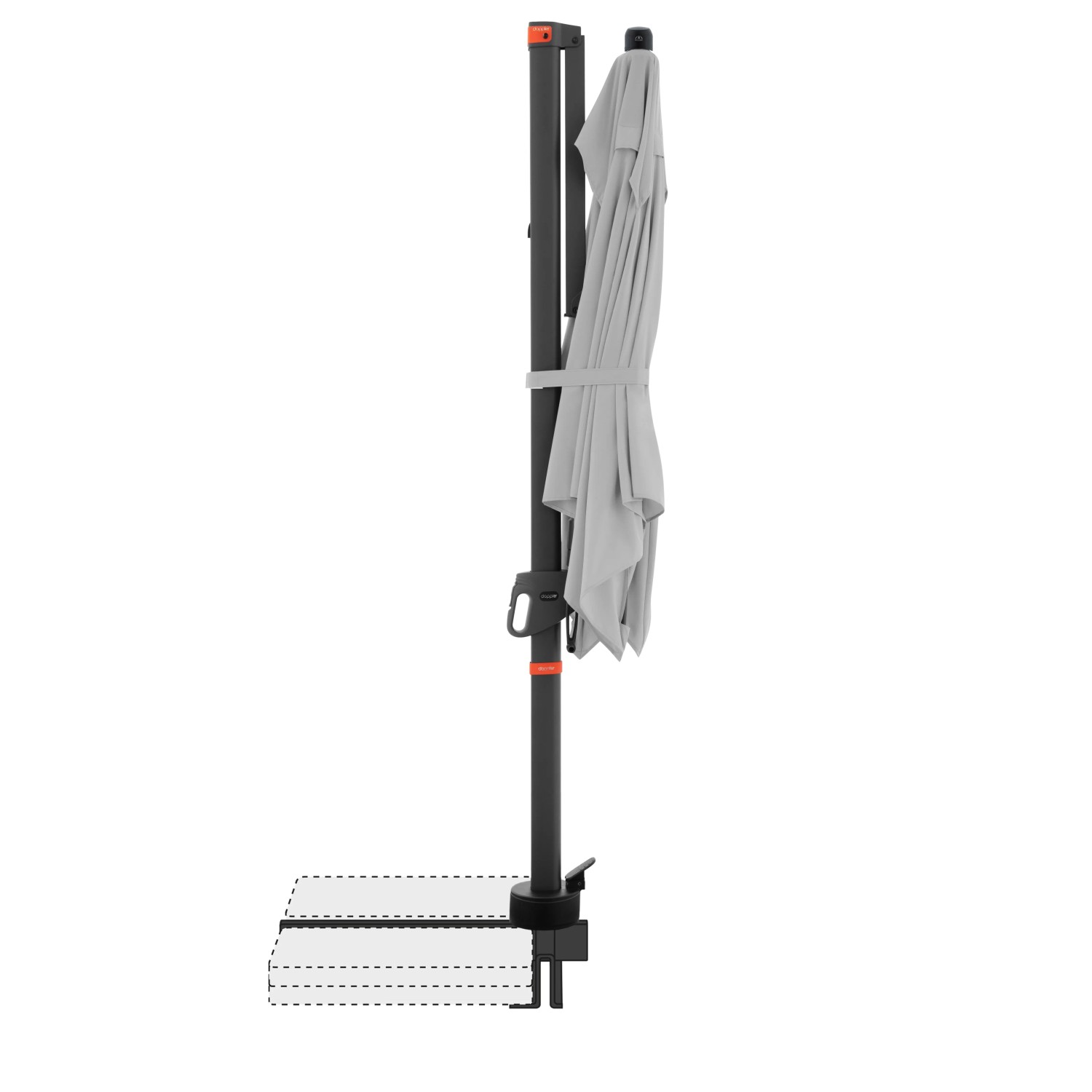 Zusammengeklappter, hellgrauer Doppler Ampelschirm MyZone 210x210 cm mit Drehfunktion.