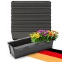 Set aus 10 anthrazitfarbenen Paletten Blumenkästen mit Hängesystem. Einer mit bunten Blumen bepflanzt, für Balkon.