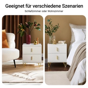 Zwei weiße Nachttische mit je 2 geriffelten Schubladen, goldenen Griffen und Beinen, im Schlaf- und Wohnzimmer.