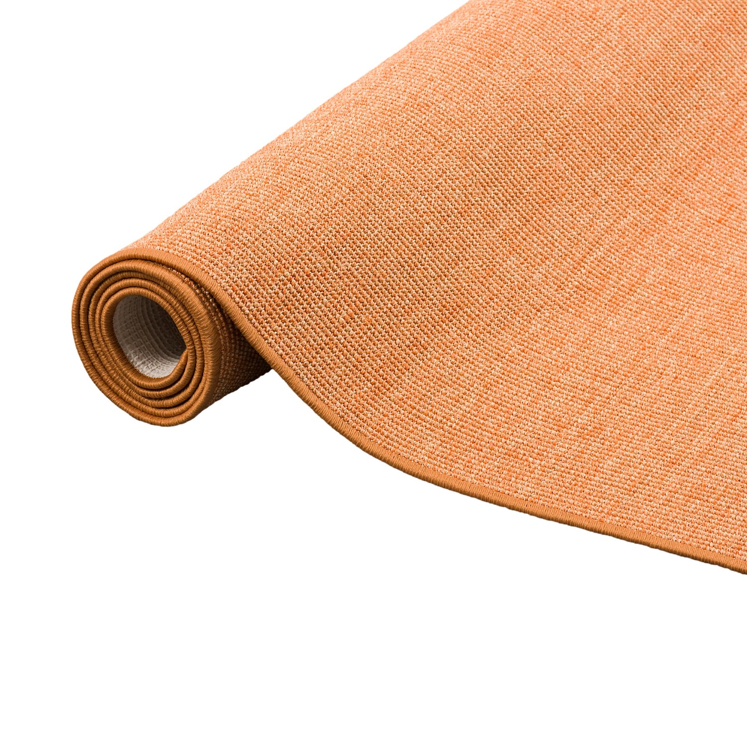Gerollter, orangefarbener Snapstyle Sisal Teppich, 100x100 cm, klassisches Design.