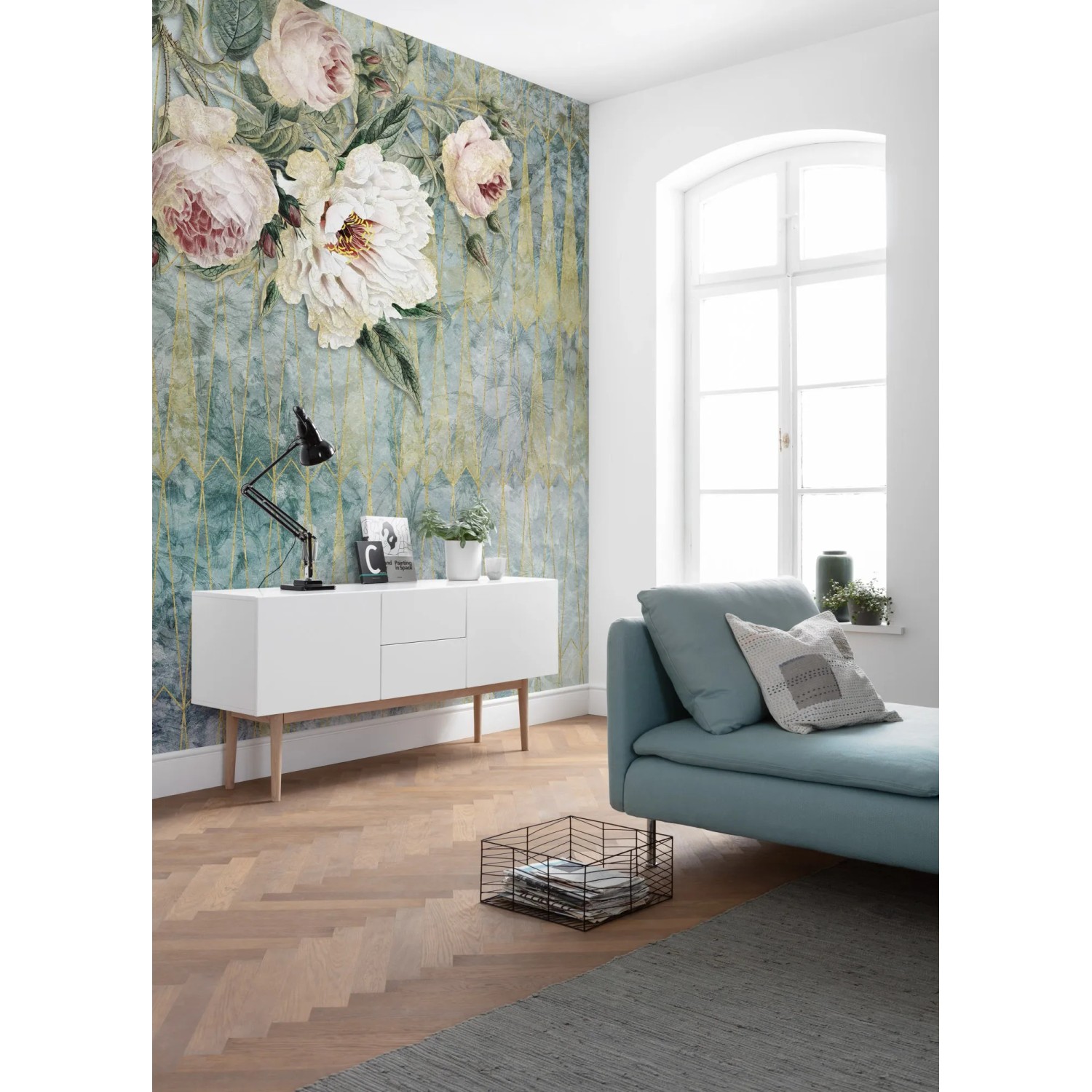 Komar Vlies Fototapete La Rosa (200x250 cm) im Wohnraum mit Blumenmuster.