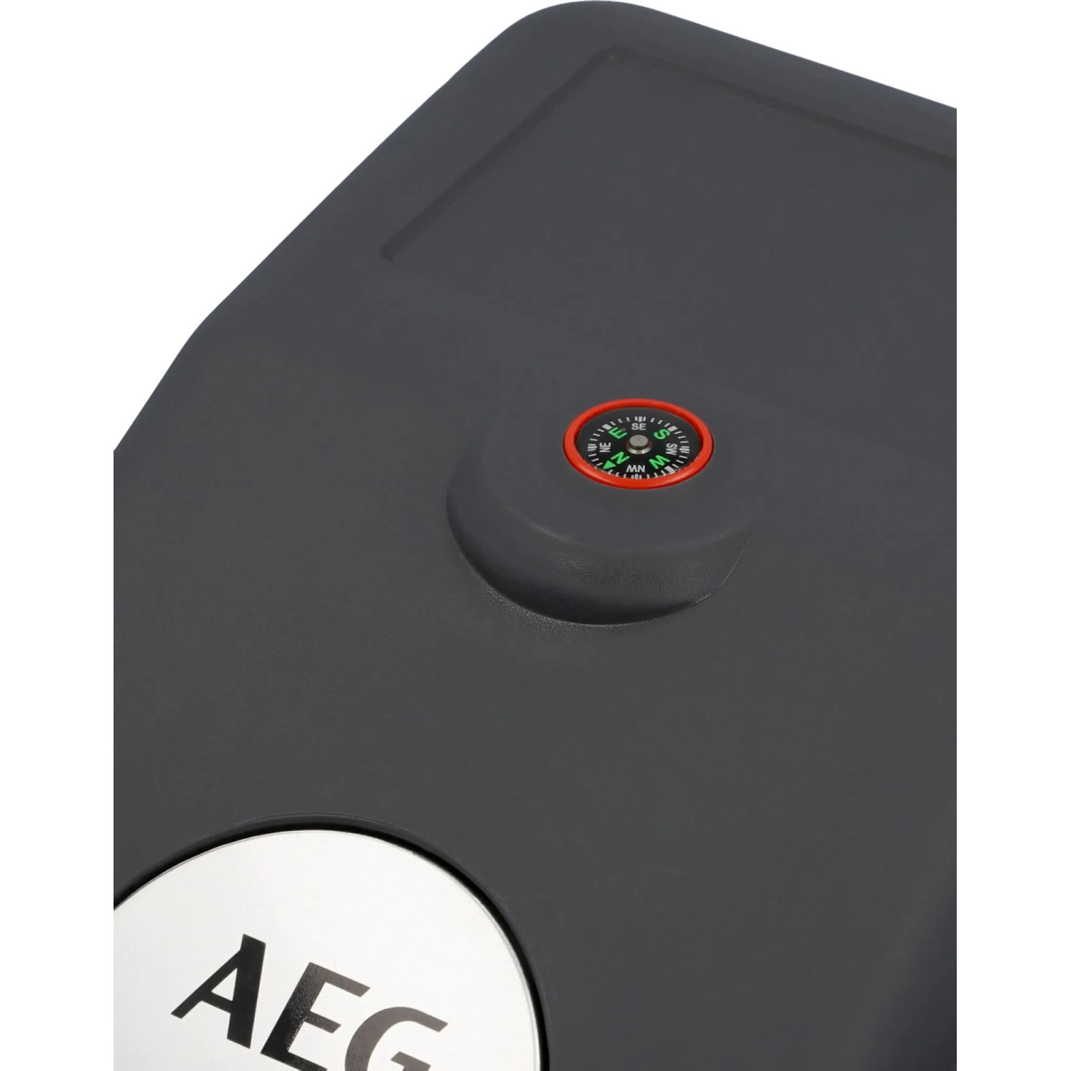 AEG Bord-Bar BK 6 l: Graue Kühlbox mit Kompass und AEG Logo.