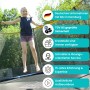 Mädchen springt auf Zero Gravity Gartentrampolin 183cm mit Sicherheitsnetz und Leiter.