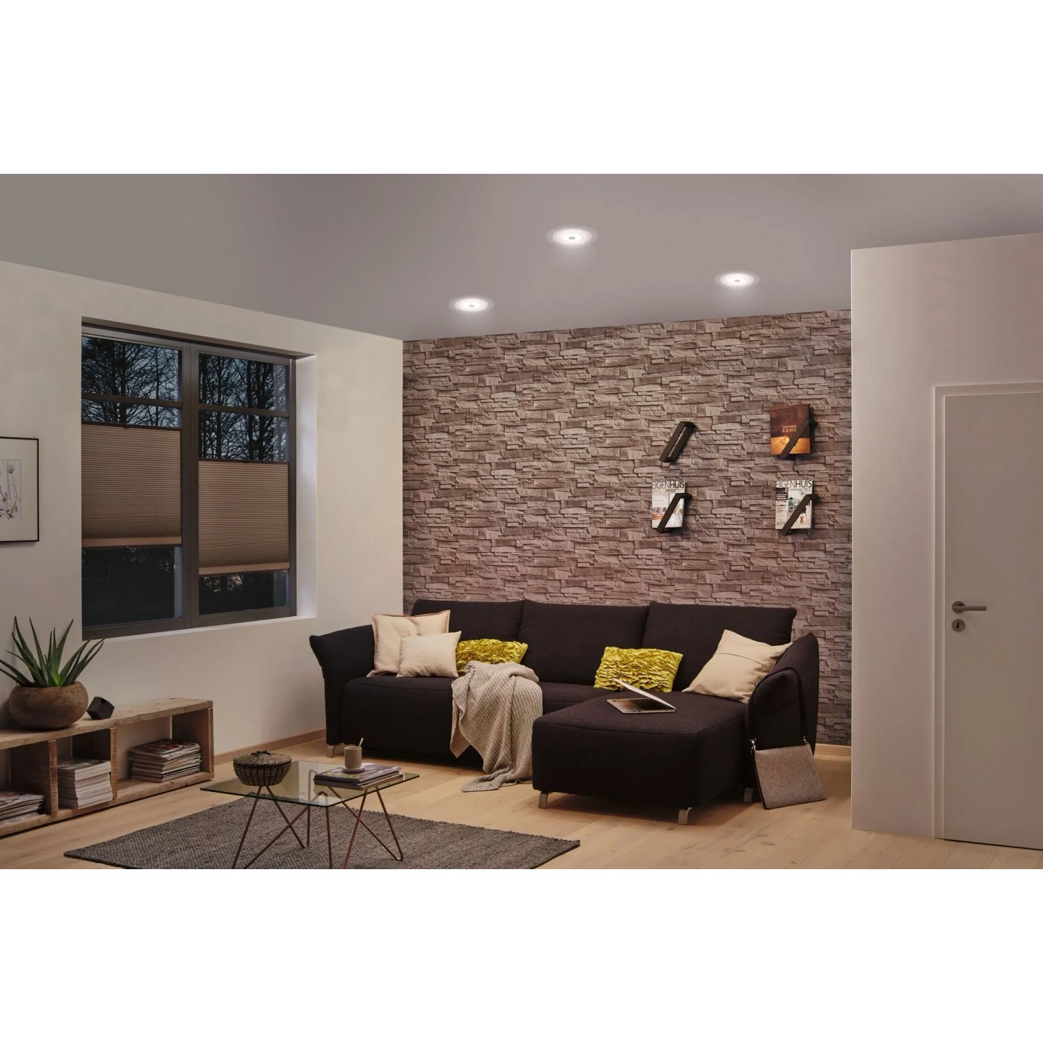 Wohnzimmer mit Whirl Einbauleuchten-Set, 3 warmweiße LED-Spots in weißer Decke.