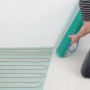 Elektrische Fußbodenheizung Heizmatte (10 m²) von Perobe beim Verlegen auf dem Boden.