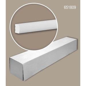 Verpackung der weißen PROFHOME Wandleisten, 10er Set Friesleisten für den Innenbereich.