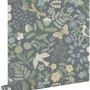 ESTAhome Vliestapete mit blau-grünem Blumen- und Vogelmuster, Schmetterlingen und Libellen auf dunklem Grund.