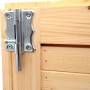 Detailaufnahme: Verschlussriegel am Bertilo Gartenhaus Woodline aus Holz.