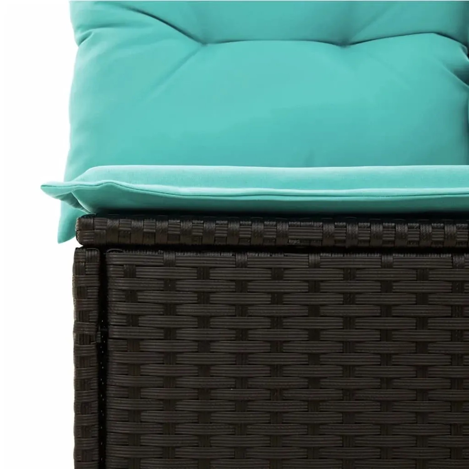 Detailaufnahme: Schwarze Poly Rattan Garten-Sofagarnitur mit türkisfarbenen Kissen.