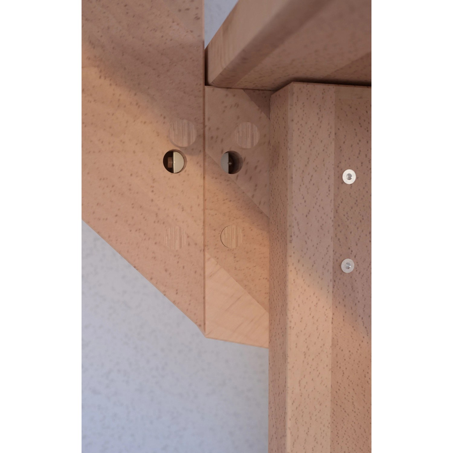 Detailaufnahme: Gewendelte Treppe Lindos Buche, Holz-Edelstahl-Geländer, Setzstufen, 100 cm breit.