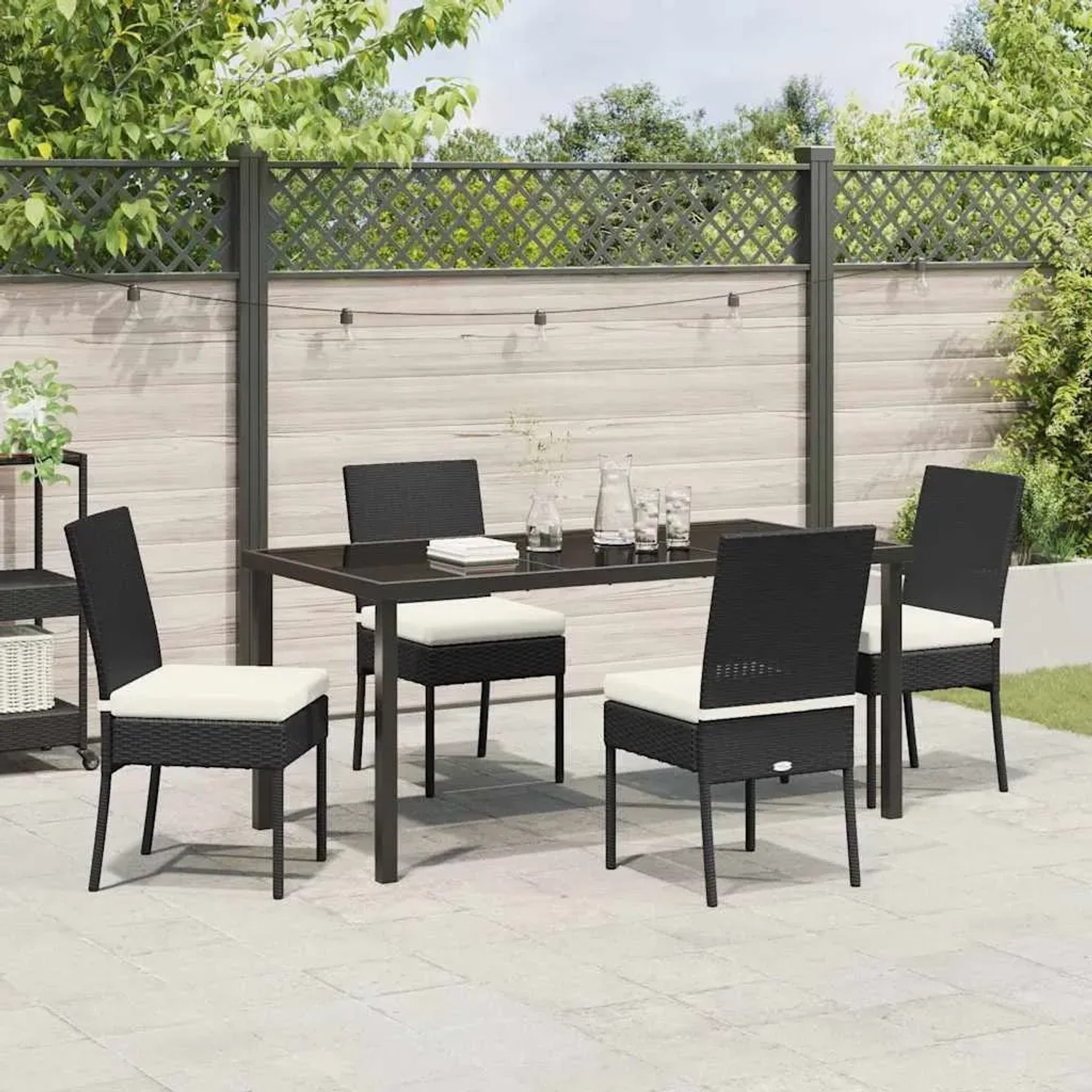 Schwarze 5-tlg. vidaXL Garten Essgruppe aus Poly Rattan mit Tisch und Stühlen.