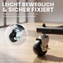 Schwarze Lenkrolle mit Feststellbremse des CLP Kleiderständers Bernis XL auf Holzboden für Mobilität & sicheren Stand.