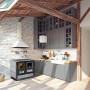 Justus Küchenofen Rustico 90 2.0 Speckstein Schwarz 7 kW in grauer Küche mit Esse