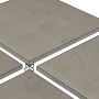 Transparentes Fugenkreuz (20 mm) zwischen Terrassendielen für gleichmäßige Fugen.