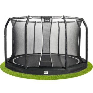 Schwarzes Salta Premium Ground Trampolin (ø 396 cm) für den ebenerdigen Einbau im Garten.