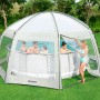 Bestway Pavilion für runde Pools bis 488 cm, Poolüberdachung mit transparenten Fenstern und Personen im Pool.