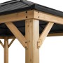 Detailansicht des Sunjoy Gazebo Ernir: Zedernholz-Rahmen und anthrazitfarbenes Dach.