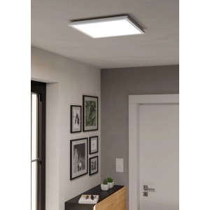 Weiße Eglo LED-Deckenleuchte Rovito-R (39 cm) im modernen Flur.