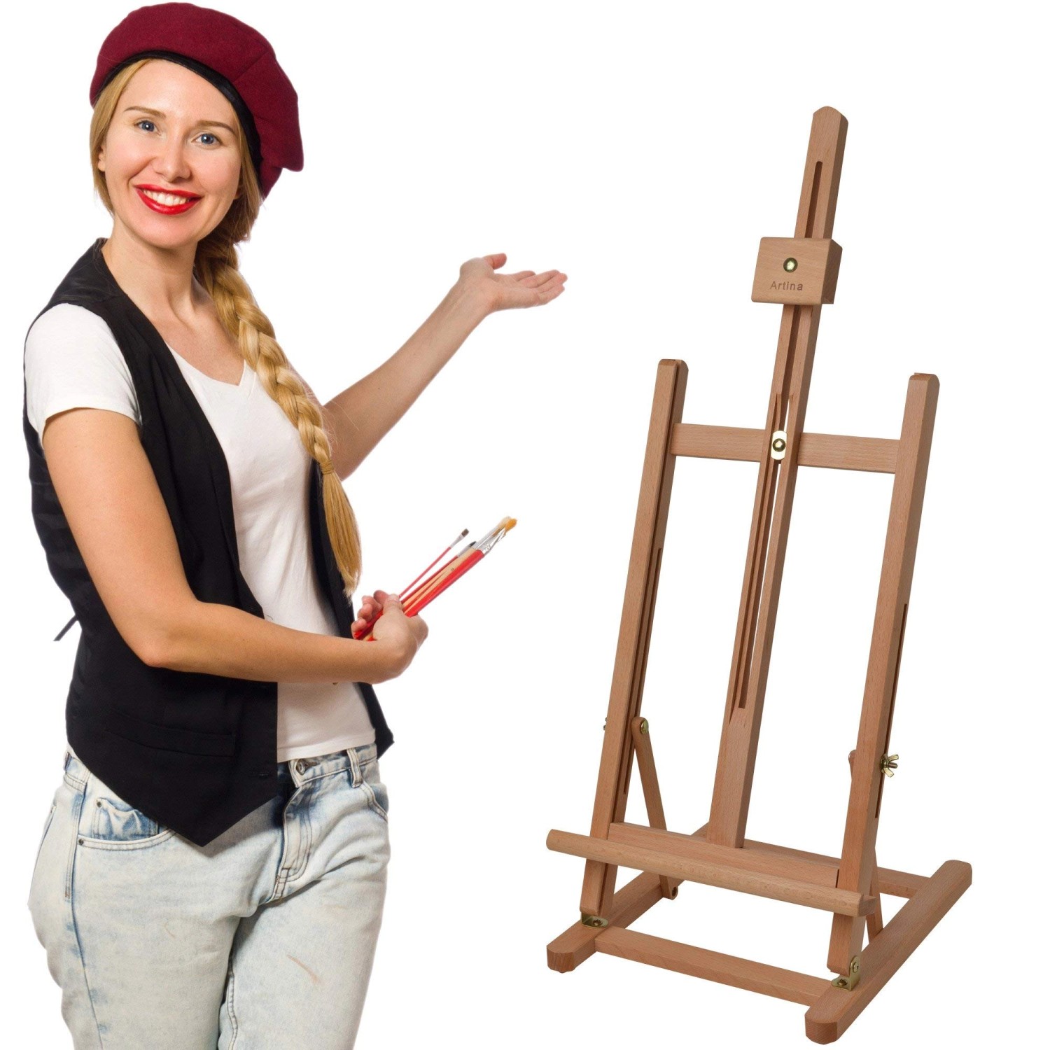 Artina Metz Staffelei aus Buche, geeignet als Tisch- oder Sitzstaffelei, mit einer Frau als Model.