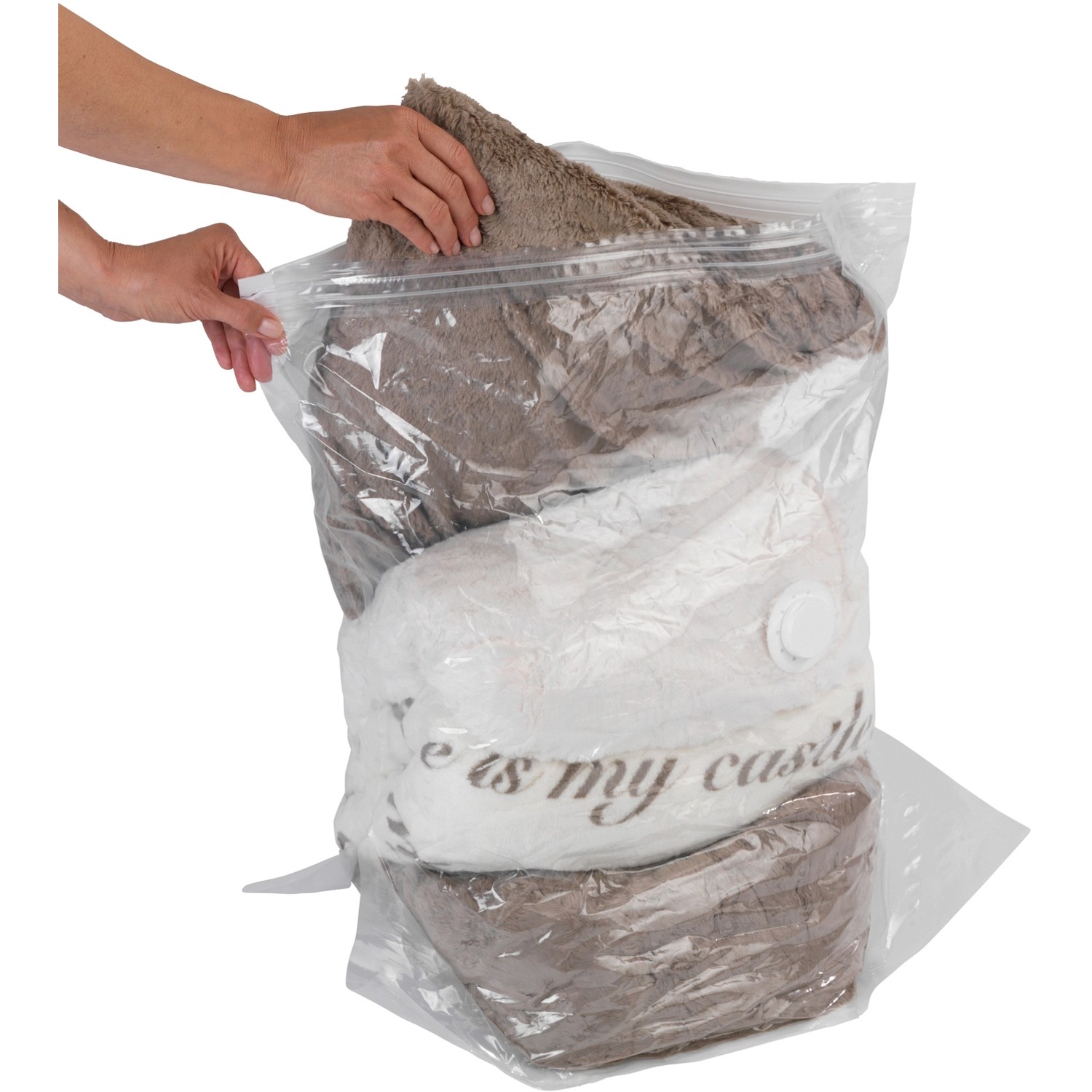 Wenko Vakuumbeutel Cube S (60x50x35cm) mit Textilien, zur platzsparenden Aufbewahrung.