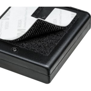 Detailaufnahme der Batteriebox des Paulmann LED-Strip Mobil RGB mit Klettverschluss.