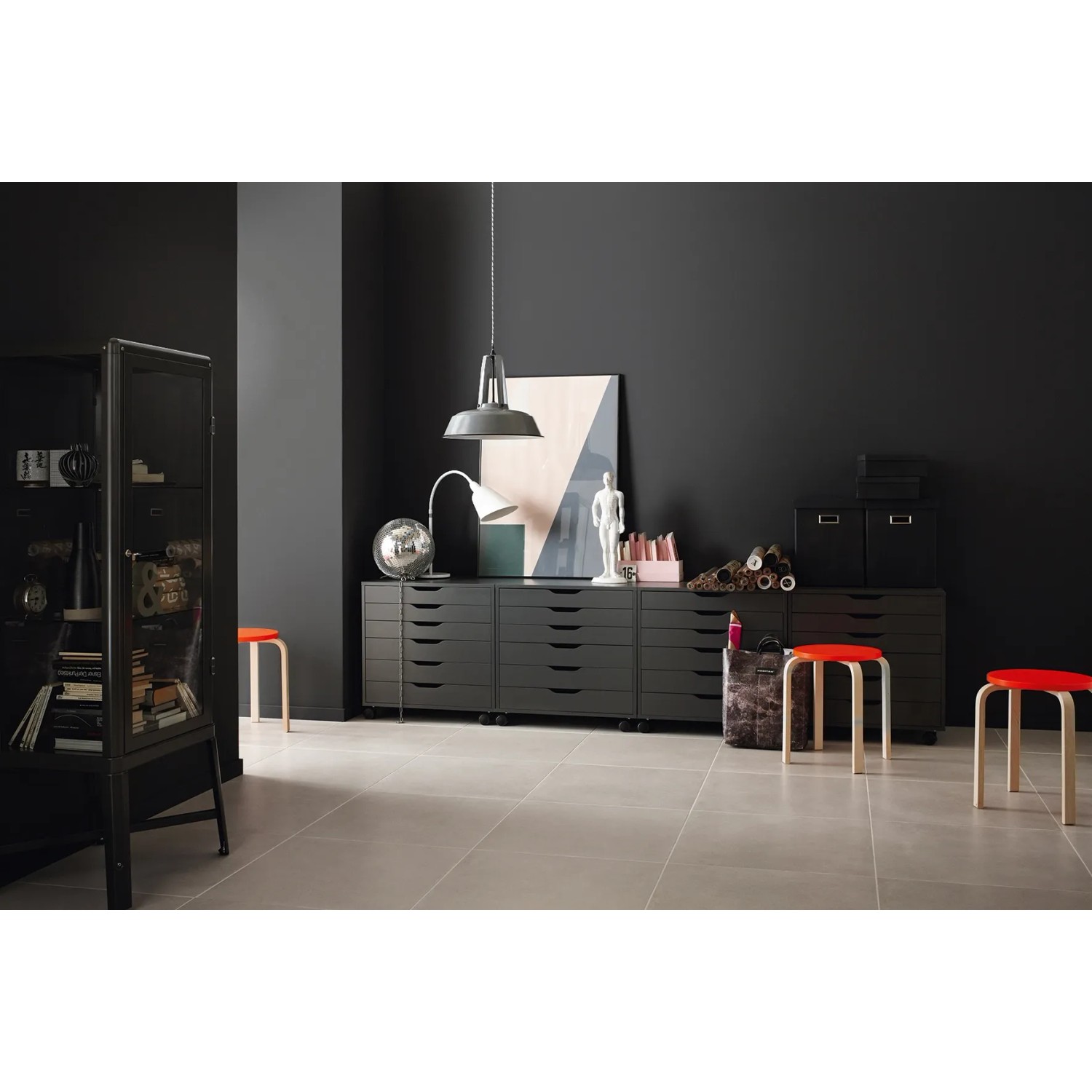 Raum in Luna: Wandfarbe Schöner Wohnen Trendfarbe Luna matt an der Wand.