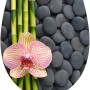 Wenko WC-Sitz Spa mit Acryl-Oberfläche, Bambus, Steinen und Orchidee als Motiv.