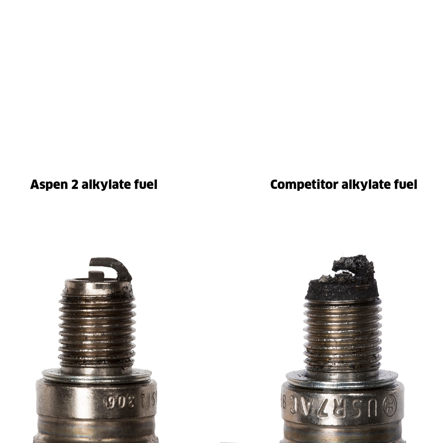 Vergleich: Saubere Zündkerze mit Aspen 2-Takt Gemisch vs. verschmutzte Kerze mit Konkurrenzprodukt.