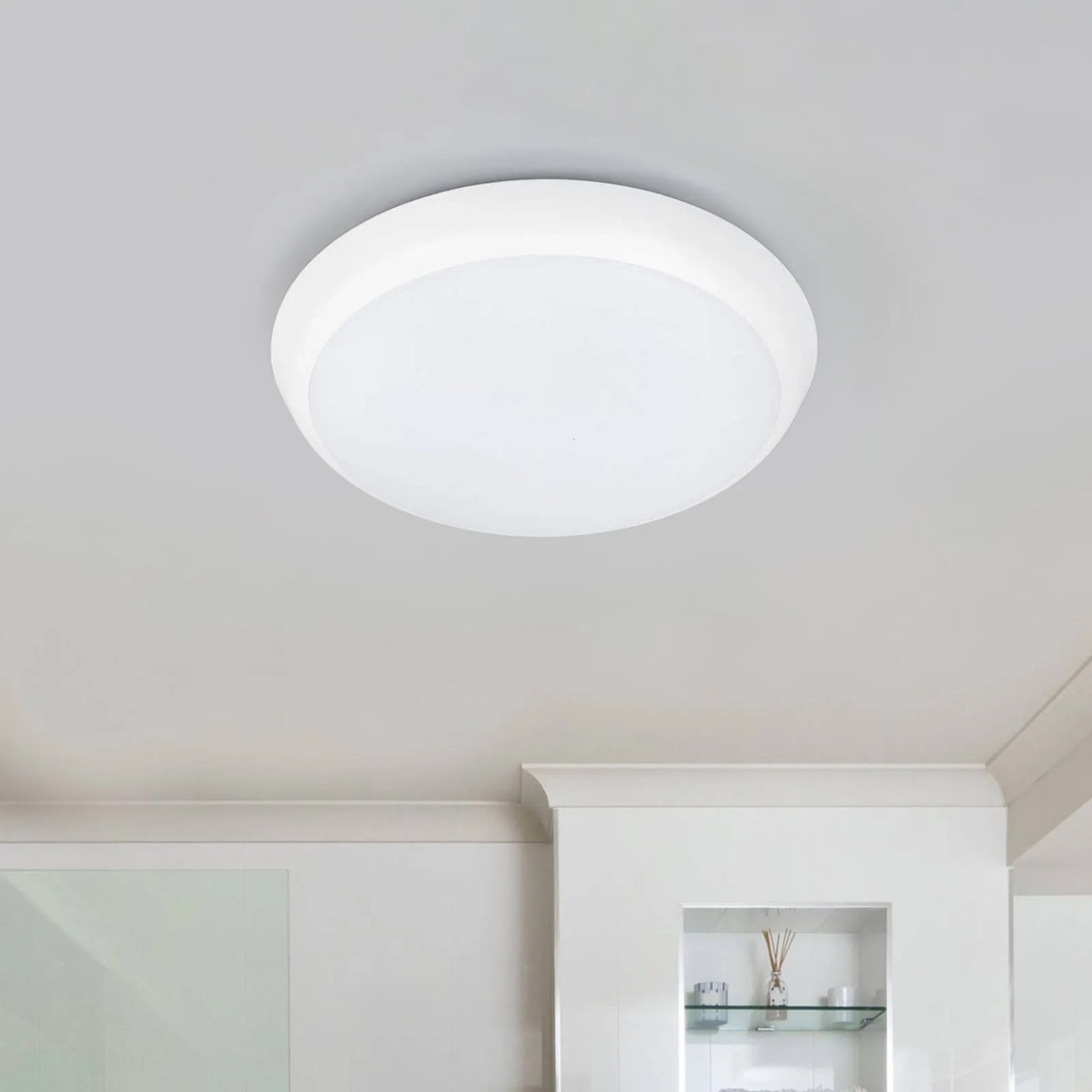 Weiße, runde Arcchio LED Deckenleuchte Augustin für das Badezimmer, 20cm Durchmesser.