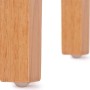Helle Holzstuhlbeine des Esszimmerstuhls mit rutschfesten Kunststoffgleitern. Detail für Polsterstühle.