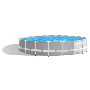 Grauer Intex Frame Pool Rondo, Ø 610 cm, gefüllt mit blauem Wasser.