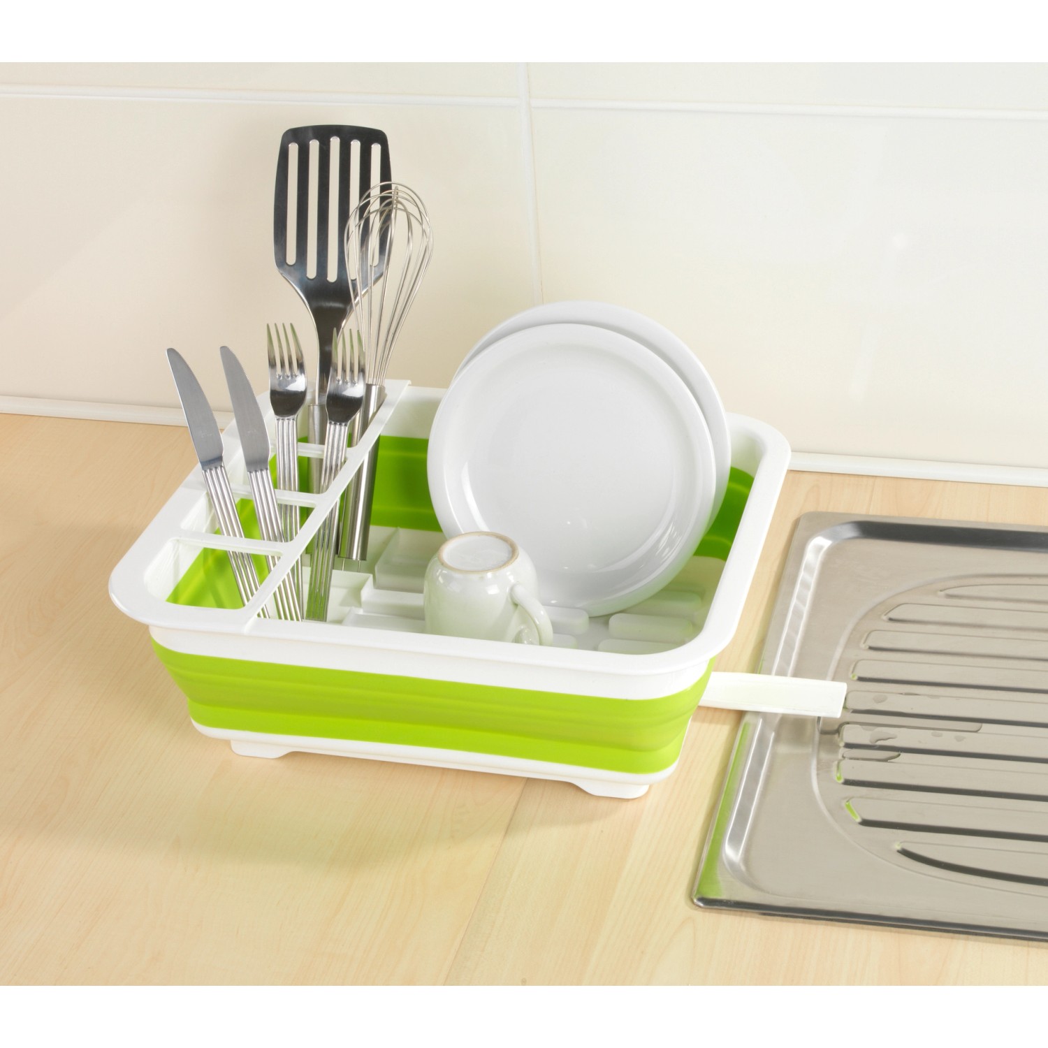 Faltbarer Wenko Geschirrabtropfer in Weiß-Grün mit Geschirr und Besteck.