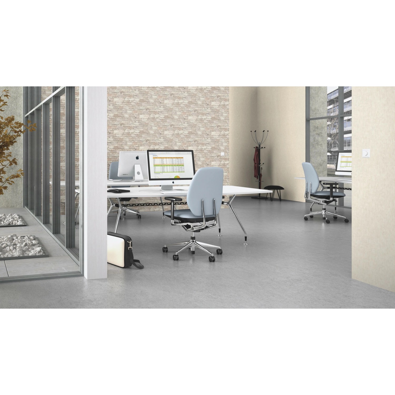 Büro mit Rasch Vliestapete Factory IV 428049 in Steinoptik Hellbeige an der Wand.