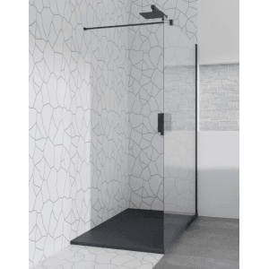 KOLMAN Walk-In Duschset mit transparenter Glaswand, schwarzem Profil, schwarzer Duschwanne und Armatur im Bad.
