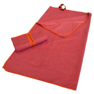 Marsala-farbenes Dyckhoff Sporttuch Mikrofaser, 80x180 cm, gerollt und offen.