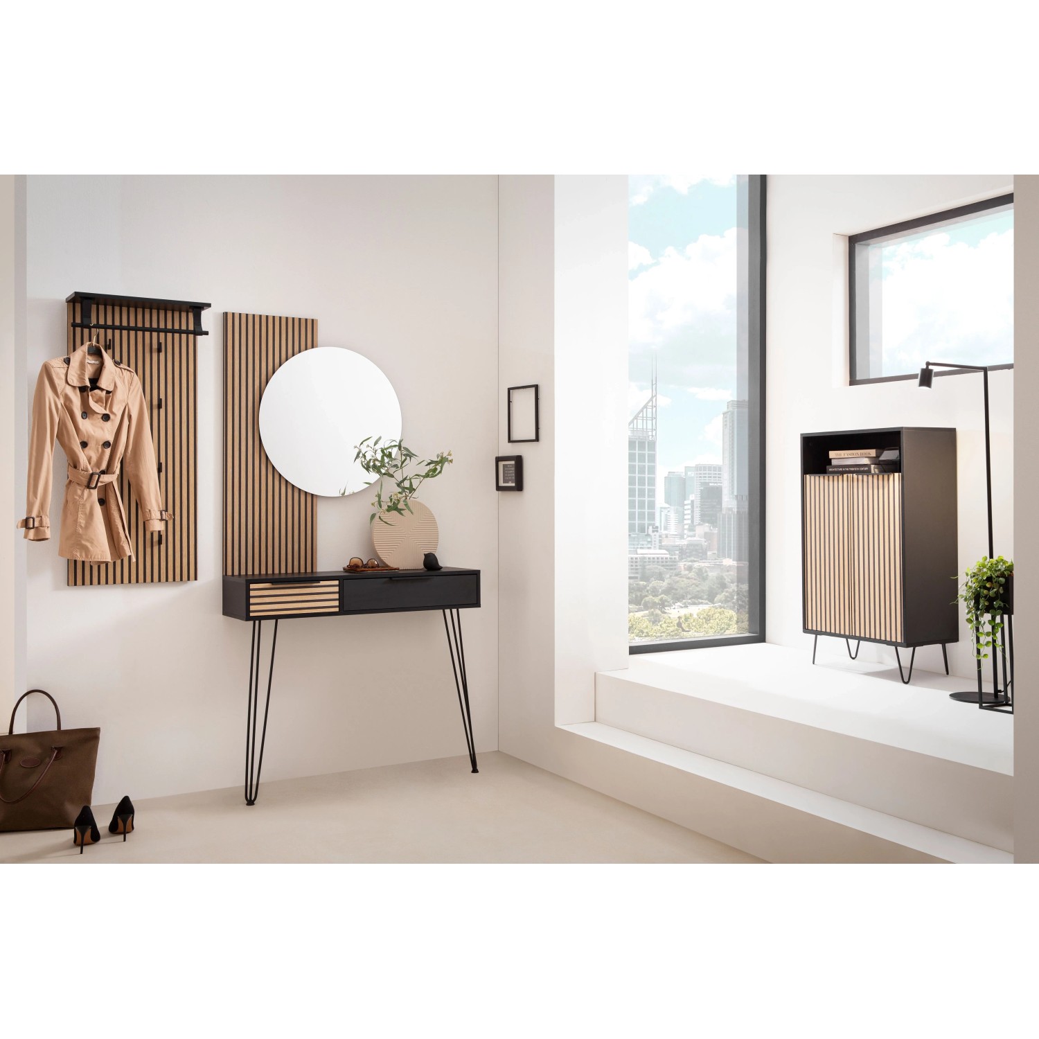 Garderoben Set mit Schildmeyer Hakenpaneel Hank, Spiegel, Konsole und Schuhschrank in Braun und Schwarz.
