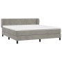 Hellgraues Boxspringbett 160x200 cm mit Samtbezug und Matratze für erholsamen Schlaf.