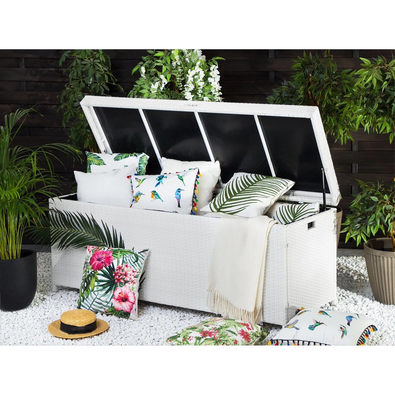 Beliani Truhe MODENA Weiss 63x158x66_2