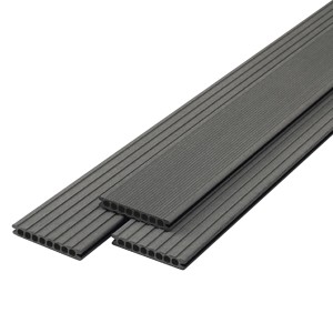 Graue WPC Terrassendielen Artwood, geriffelte Oberfläche, einfache Verlegung.