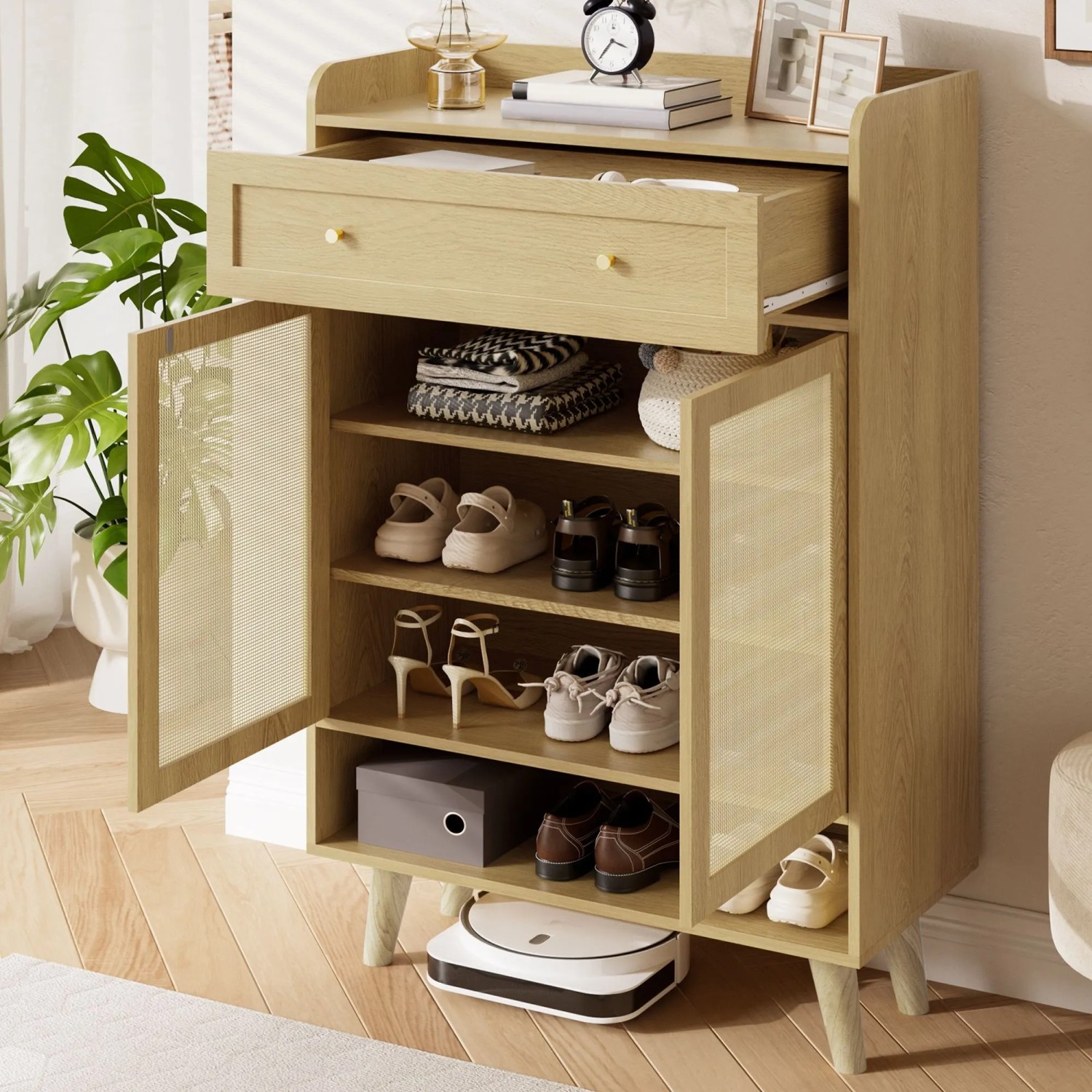 Merax Rattan Schuhschrank in heller Eichenoptik mit 2 Türen, Schublade und Fächern. Vielseitiger Stauraum.