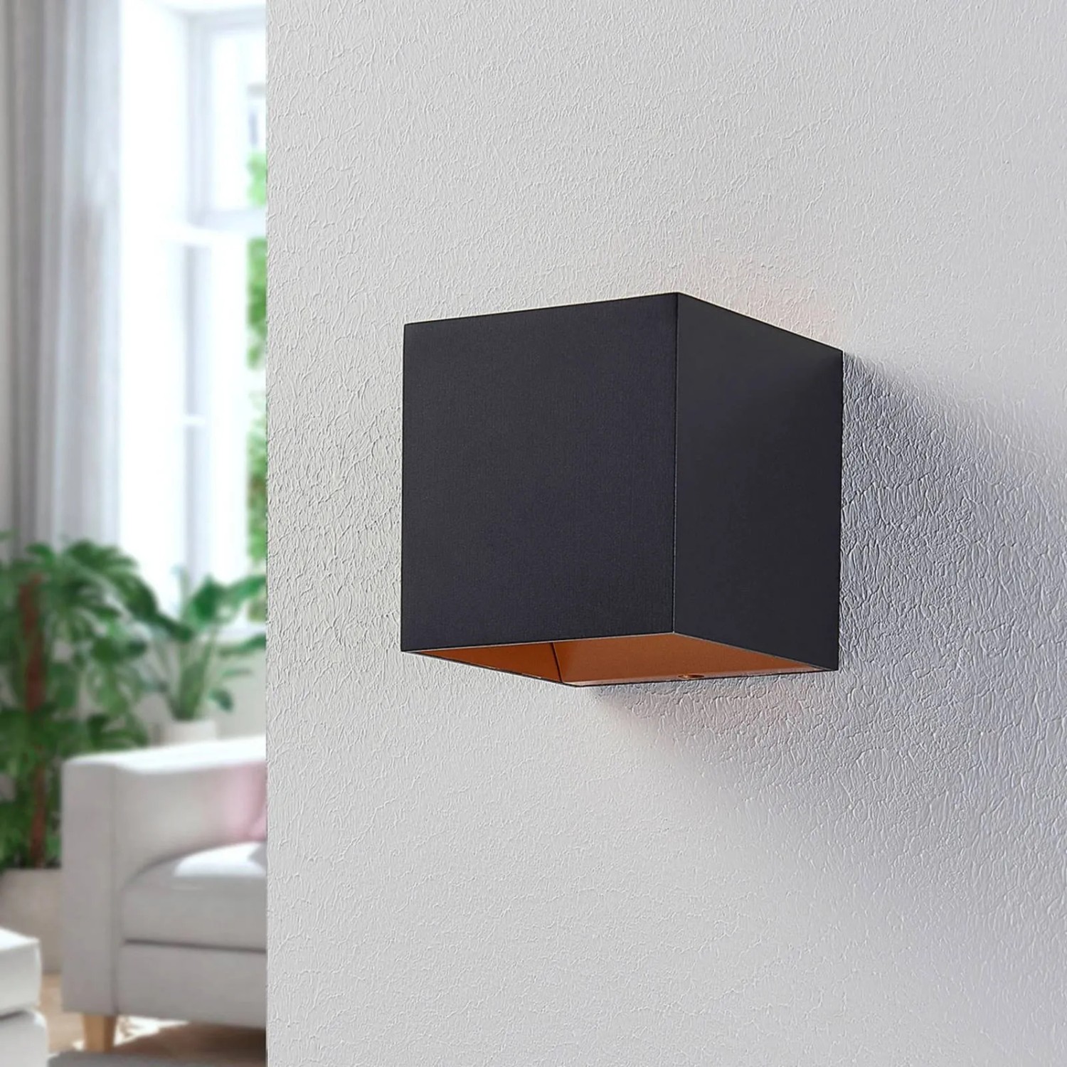Moderne, schwarze LED Wandleuchte Zuzana aus Aluminium für den Innenbereich.