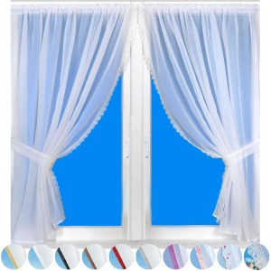 Weißes Arsvita Gardinenset Satin mit Stangendurchzug, 140x120 cm, am Fenster.