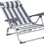 Verstellbarer Campingstuhl Mocoa, weiß-blau gestreift, mit Kopfpolster und Aluminiumgestell.