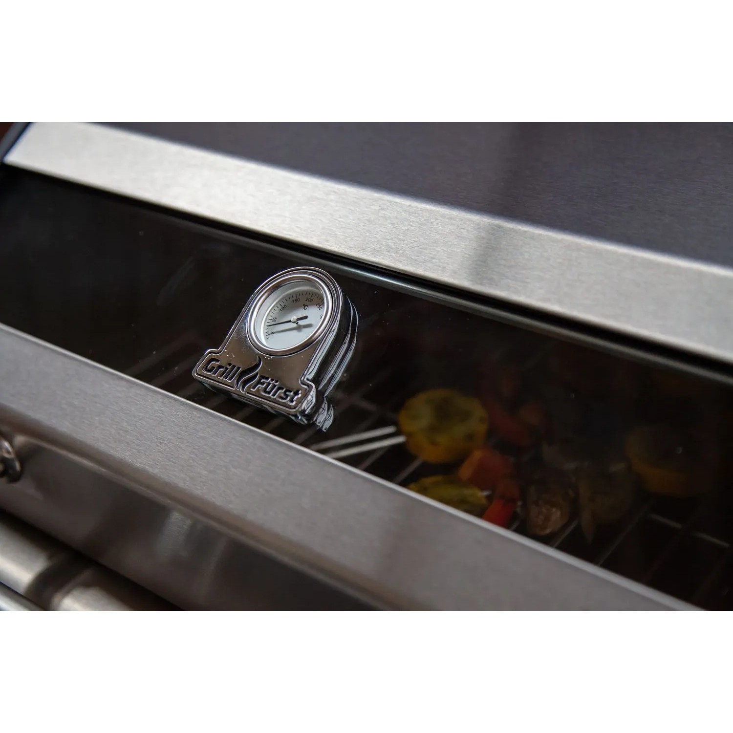 Detailaufnahme: Grillfürst G201E Gasgrill mit Thermometer in der Sichtscheibe.